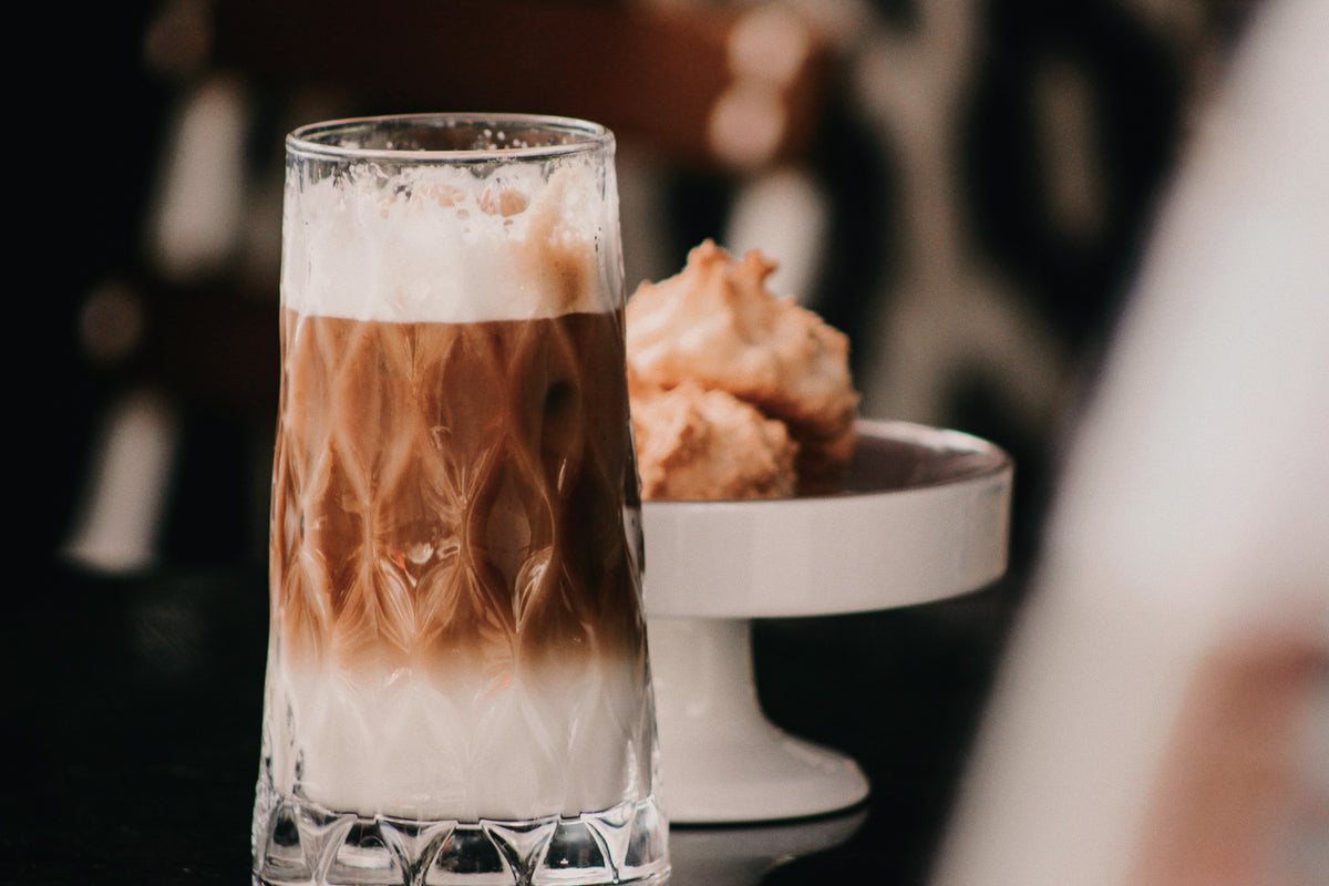 Pour hot water into the pod → one espresso. Pour hot directly over a scoop of vanilla gelato.
